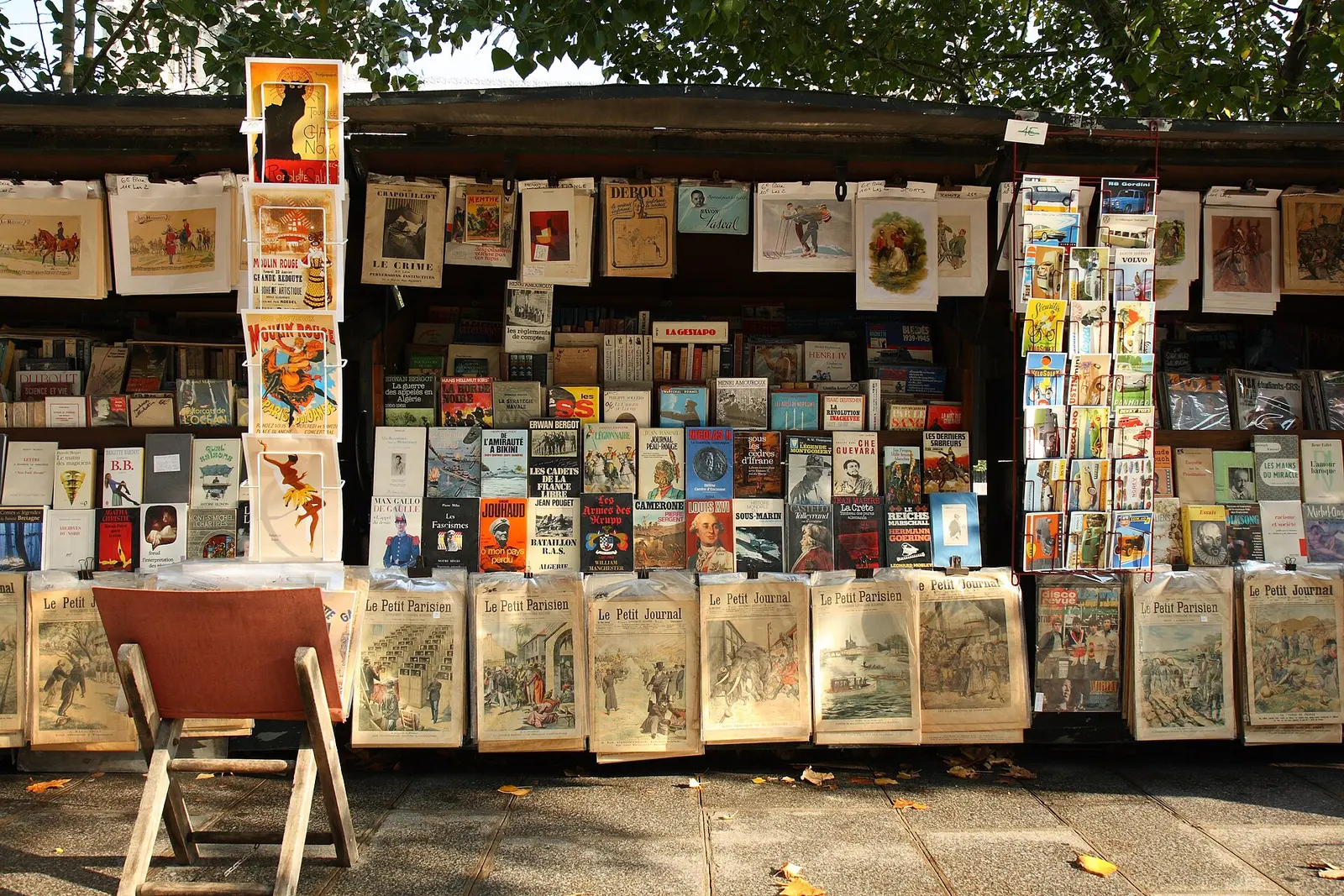 Bouquinistes bookstalls along the Seine