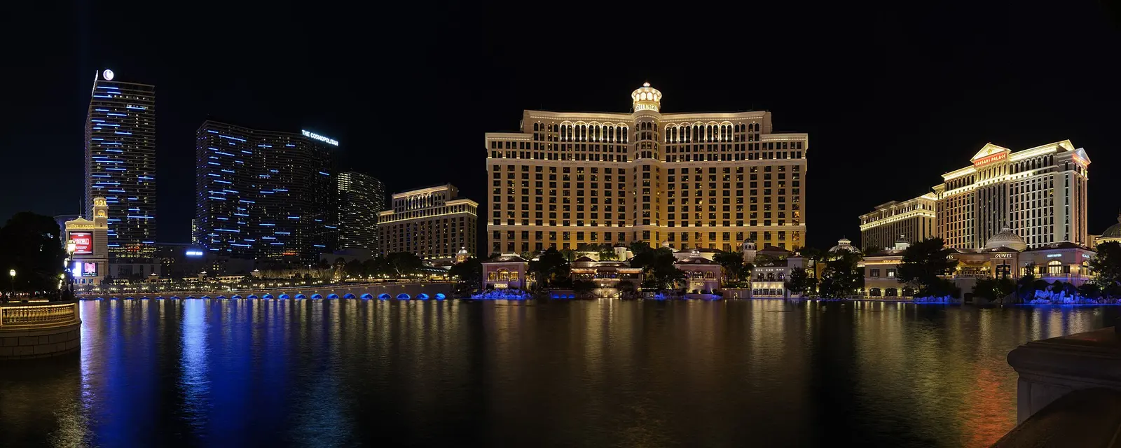 The Bellagio fountain lake at night